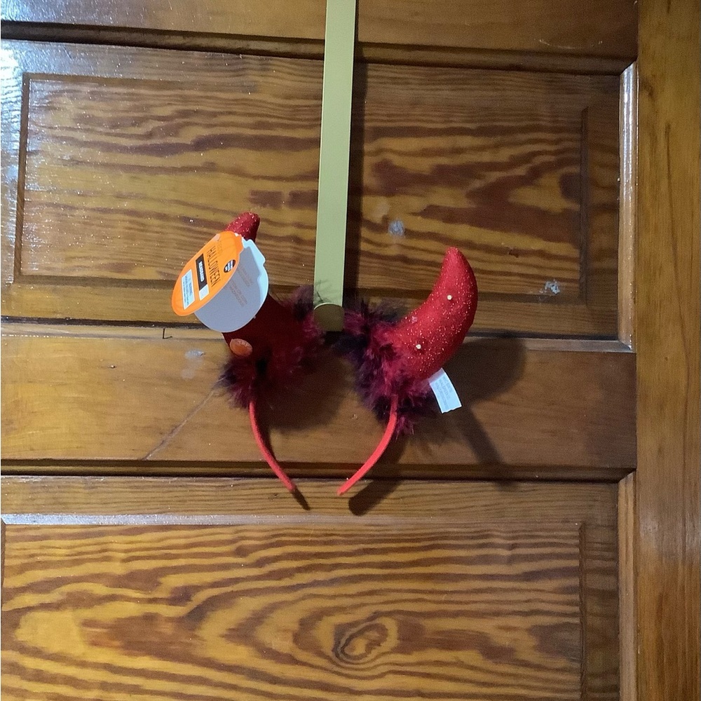 💜 Chic Red Horn Hairband with Feathers that lights up